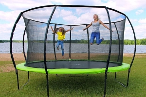 Рейтинг лучших батутов с сеткой для дачи 2024 по цене качеству