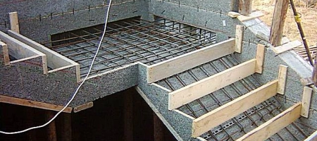 Калькулятор расчета количества бетона для заливки лестницы