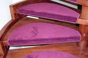 Накладки на ступени лестницы из ковролина: особенности выбора