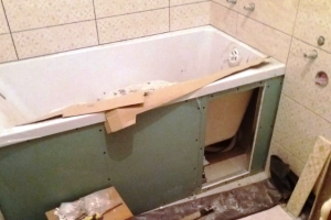 Муж потратил больше месяца, чтобы сделать обалденный ремонт в ванной! Фото до и после