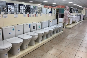 Какой унитаз лучше фарфоровый или фаянсовый: на что нужно обратить внимание в первую очередь при выборе