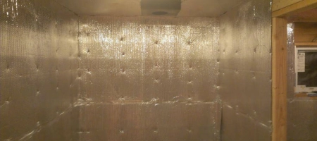 Можно ли обшивать баню фольгированным утеплителем