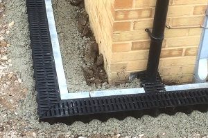 Отвод воды от фундамента дома своими руками: почему так важен и как сделать правильно