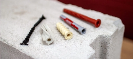 Правда ли в газобетоне ничего не держится? Разбираем миф об анкерах и крепежах.