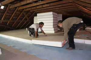 Какой толщины должно быть утепление чердачного перекрытия, чтобы тепло не уходило через потолок