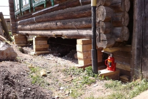 Как поднять баню для замены венцов или ремонта фундамента