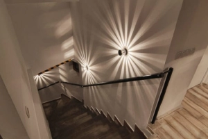 Подсветка лестницы: варианты подсветки на ступенях с датчиком движения