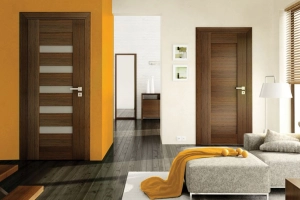 Какие межкомнатные двери лучше — шпон или ПВХ: сравнения, особенности, плюсы и минусы