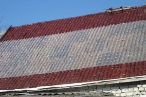 Голь на выдумку хитра: как сделать черепицу на пристройке из пластиковых бутылок