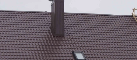 Проход дымохода через кровлю из металлочерепицы — схемы и пошаговая инструкция