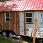 Заключительная наружная отделка дома производится сайдингом или деревянной вагонкой