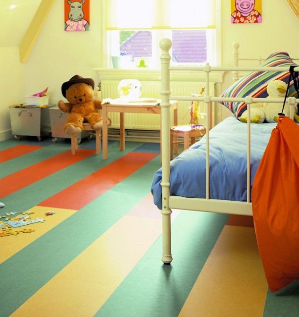 Натуральный линолеум особенно хорош для детских комнат и спален