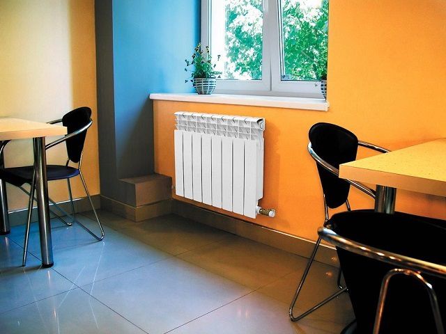 Биметаллические радиаторы очень удачно выписываются в современный интерьер жилых помещений