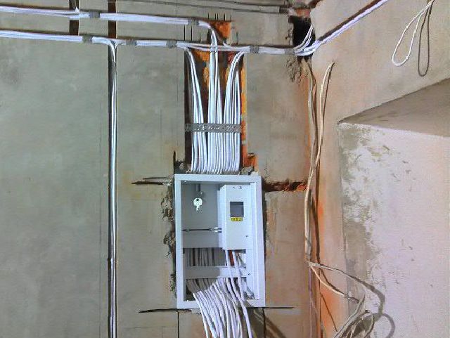 Электрическая проводка в деревянном доме своими руками