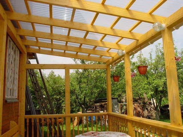 Солнце и тень в меру – полупрозрачная кровля над местом традиционного отдыха