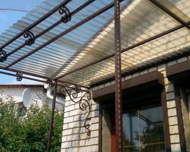 Надежная защита от осадков для террас, крылец, подъездов, входов в дом или подсобные здания