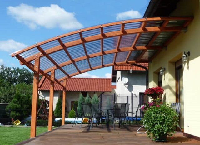 Как и у любого другого материала, у прозрачного шифера есть свои «плюсы» и «минусы»