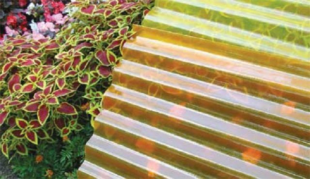 Шифер из стеклопластика выпускается в богатом оттеночном разнообразии