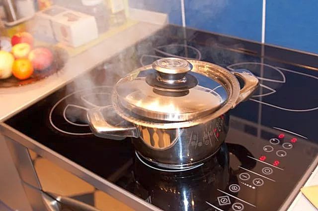 Значение эффективной вентиляции кухонного помещения вообще трудно переоценить
