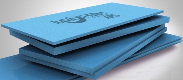 Более жесткий, прочный и удобный при выполнении термоизоляционных работ экструдированный пенополистирол