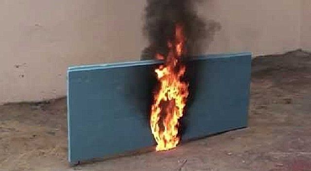 Несмотря на предпринимаемые шаги со стороны производителей, полностью исключить возгораемость пенополистирола не получается