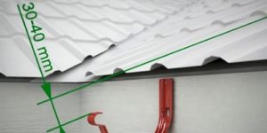Как установить водостоки, если крыша уже покрыта: несколько вариантов самостоятельной установки