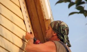 Подшивка крыши софитом — технология выполнения работ: делаем подшивку свесов своими руками