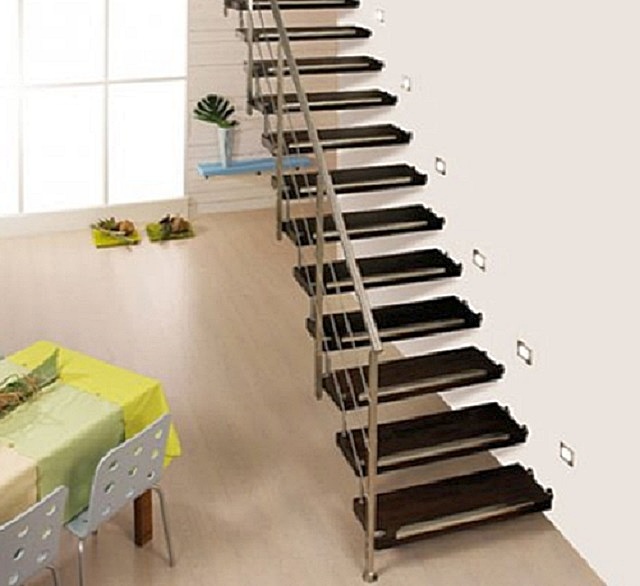 Отличное решение для современных интерьерных стилей – лестница на больцах как будто вообще не «ворует» пространства в помещении