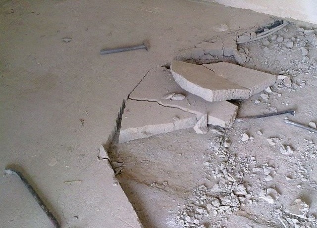 Бухтящего бетона прием бетонной смеси в бункер