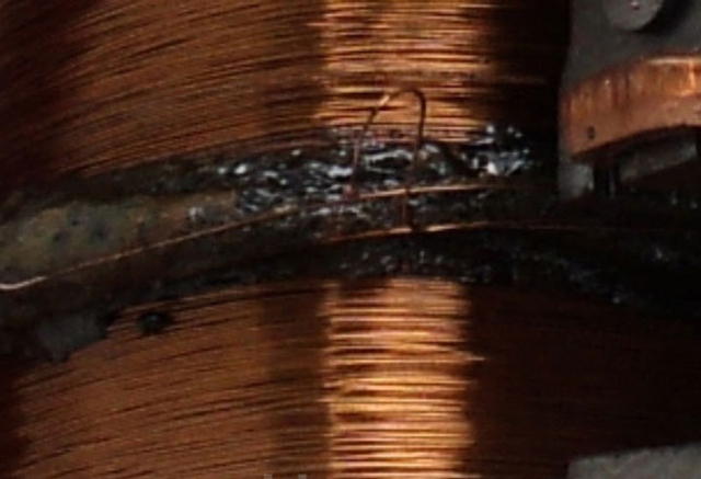 Типичная картина спекания обмоточных проводов дросселя при межвитковом замыкании