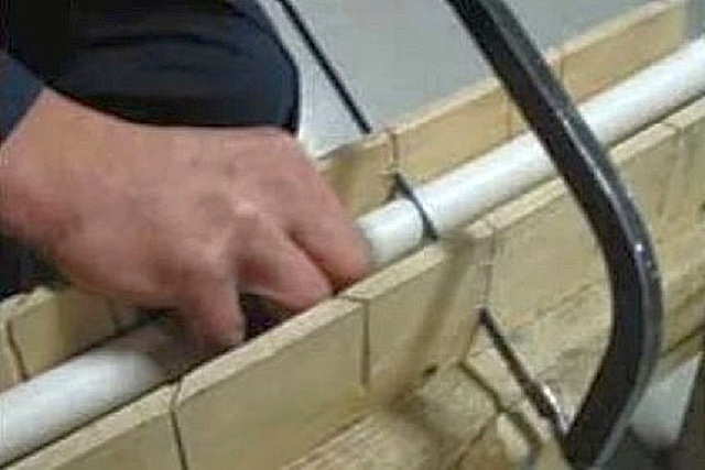 обрезать пластиковую трубу. резка пнд трубы 160 миллиметров. подрезка для пластиковых труб. клещи для обрезки полипропиленовых труб. Milwaukee ножницы для резки пропилена.