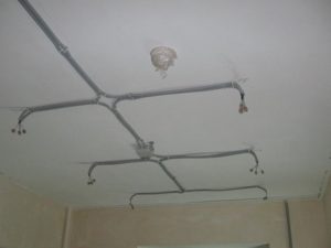 Шаг 6 - провода до потолочных светильников