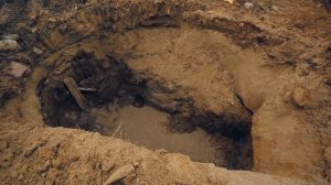 Шаг 1 – копка котлована и создания песчаной подушки