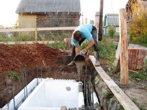 Шаг 6 – заполнение бетоном опалубки