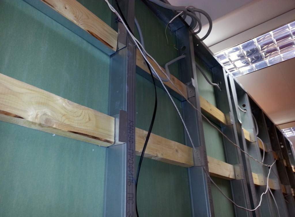 Использование закладных для крепления шкафчиков на стены из ГКЛ