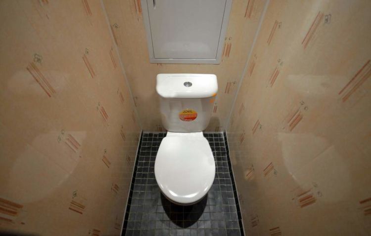 Отделка туалета ПВХ панелями - выбор материала и инструкция