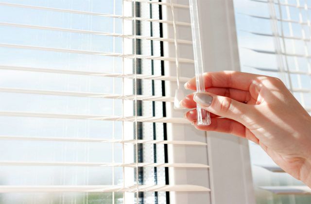 Пластиковые жалюзи отличаются доступной стоимостью