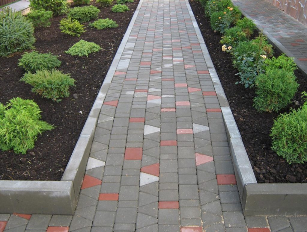 Бордюры нужно установить обязательно