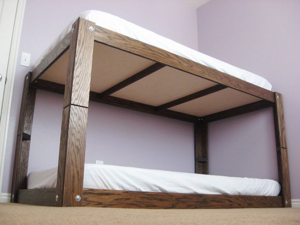 Как разобрать двухъярусную кровать?