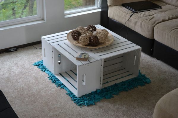 Функциональный журнальный столик для гостиной