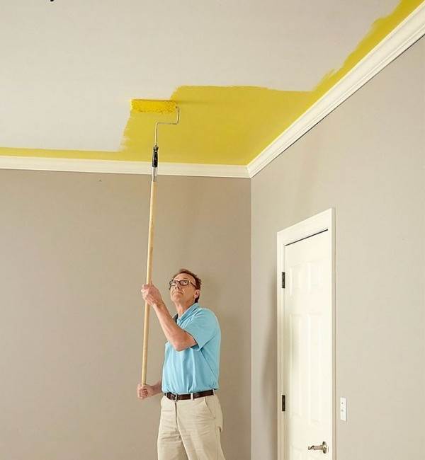 Красить потолок важно лишь при хорошем освещении