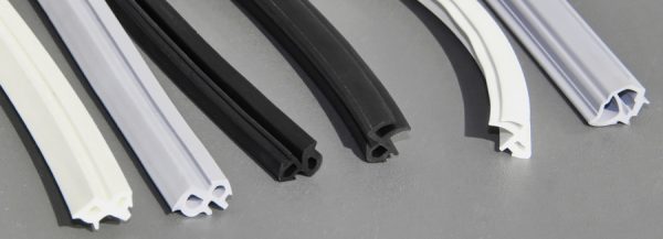 В основном уплотнители бывают трех цветов - белый, серый и черный