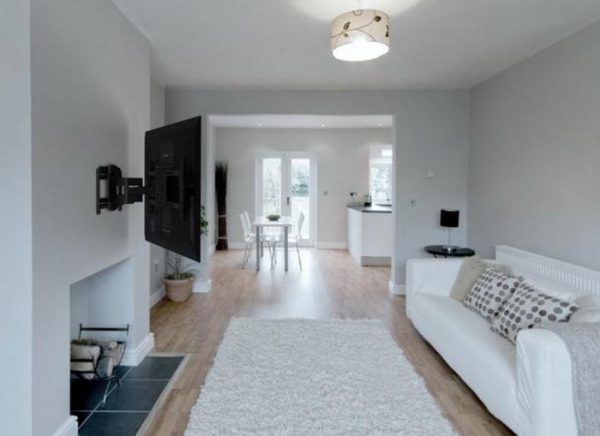 Такая конструкция обеспечит комфортность просмотра из любой части комнаты