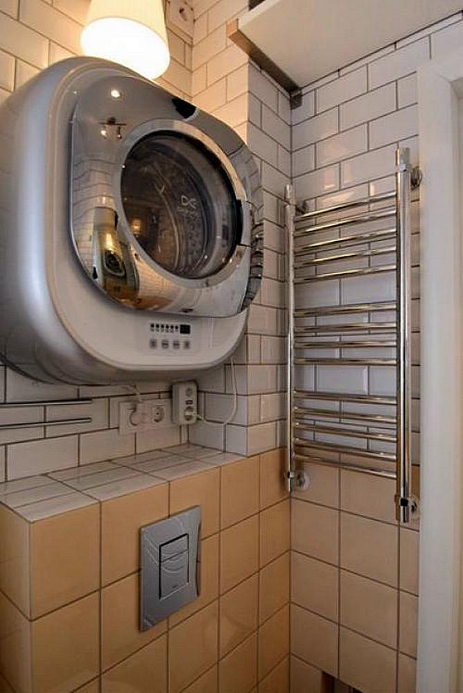 Вариант, который наверняка заинтересует многих владельцев тесных квартир – подвесная настенная стиральная машина.