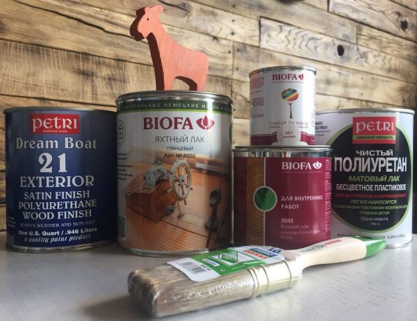 Сочетание лака с типом древесины указывается на упаковке продукции