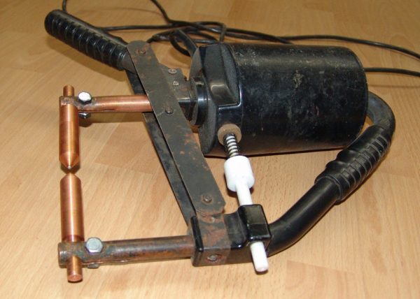 Бытовой аппарат для точечной сварки