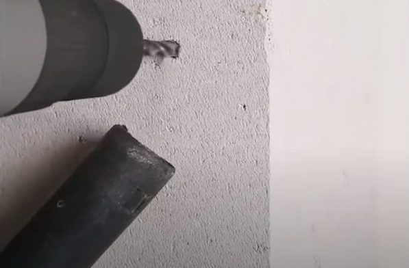 Используем пылесос при сверлении