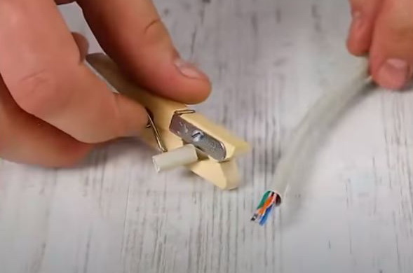 Зачистка проводов прищепкой