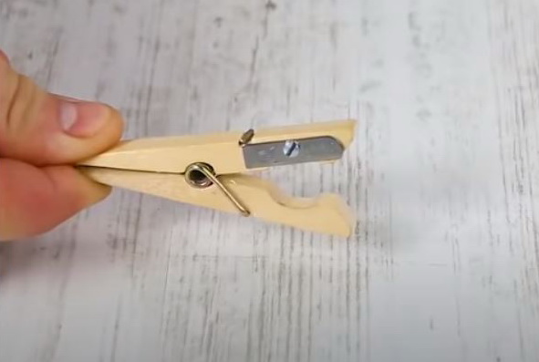 Зачистка проводов прищепкой