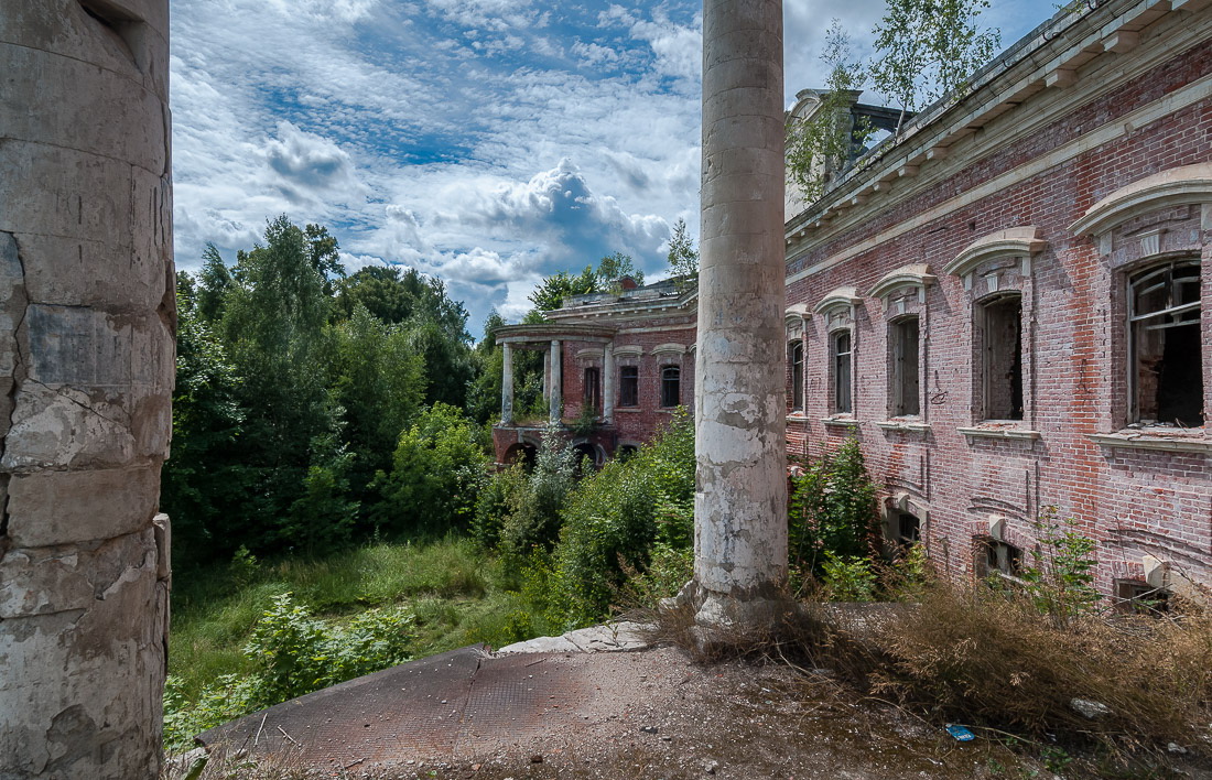 Как выглядят заброшенные усадьбы в России: краткий экскурс в архитектуру XVIII-XIX вв.